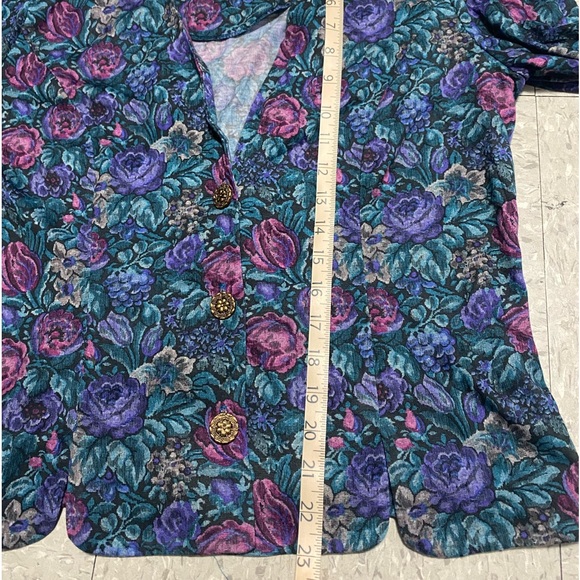 Perfect Condition Vintage Floral VNeck Top - Picture 9 of 9